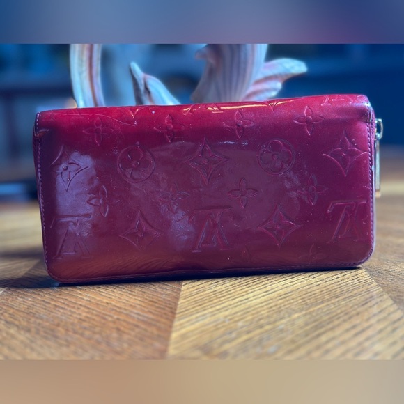 Louis Vuitton Vernis Red Wallet - Picture 2 of 14